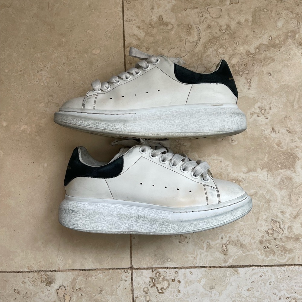 Alexander McQueen Oversized Sneaker in Black